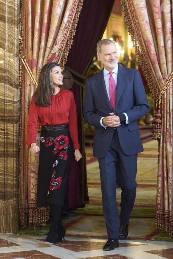 S'il est toujours apparu comme un "ami" proche de la belle brune, leur relation serait en réalité toute autre.
Le roi Felipe VI et la reine Letizia d'Espagne lors de la réunion du conseil d'administration de la Fondation Princesse de Gérone, au Palais Royal à Madrid, le 13 décembre 2023.