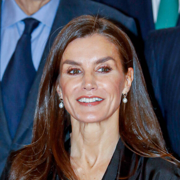 Comme l'indiquent nos confrères de Paris Match, l'ouvrage dépeint en détails la rencontre ainsi que la passion charnelle qui s'est nouée entre Letizia et Jaime.
La reine Letizia d'Espagne, en tant que présidente d'honneur de FAD Youth, préside la réunion de son conseil d'administration à Madrid, le 12 décembre 2023. 