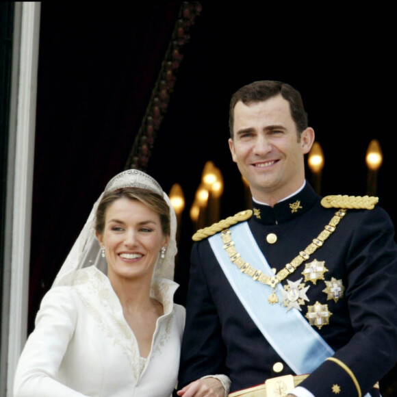 MARIAGE DU PRINCE "FELIPE D' ESPAGNE" ET "LETIZIA ORTIZ" EN ESPAGNE "PLAN SERRE" FEMININ HOMME BALCON 