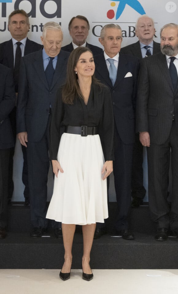 La reine Letizia d'Espagne, en tant que présidente d'honneur de FAD Youth, préside la réunion de son conseil d'administration à Madrid, le 12 décembre 2023. 