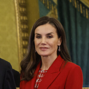 Le roi Felipe VI et la reine Letizia d'Espagne, assistent à la réunion annuelle du conseil d'administration de l'Institut Cervantes au Palais Royal à Madrid, le 4 décembre 2023. 