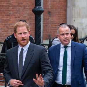 Le prince Harry, duc de Sussex, à la sortie du procès contre l'éditeur du journal "Daily Mail" à Londres, le 30 mars 2023. © Tayfun Salci/Zuma Press/Bestimage 