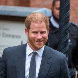 Mais il a également perdu une manche dans son procès contre le Mail on Sunday, qu'il a attaqué pour diffamation
Le prince Harry, duc de Sussex, à la sortie du procès contre l'éditeur du journal "Daily Mail" à la Haute Cour de Londres, le 28 mars 2023. Parmi les plaignants, accusant le quotidien d'avoir obtenu des informations illégalement, figurent E.John et L.Hurley. 