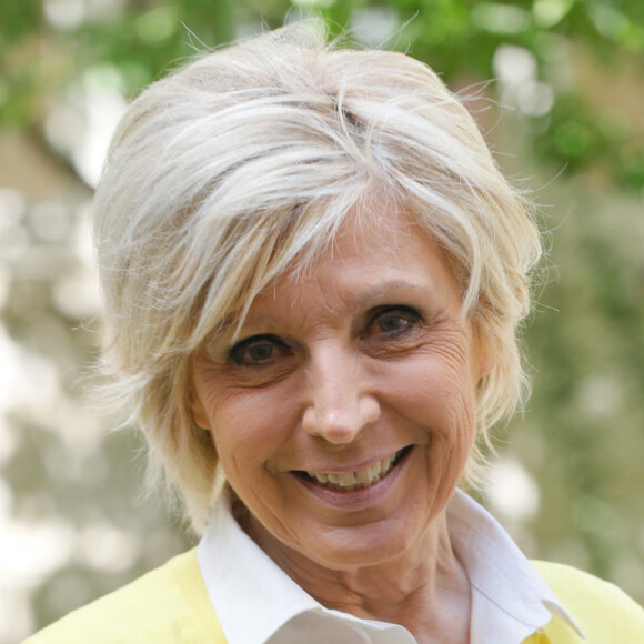 Evelyne Dhéliat (TF1 & LCI) - Les présentateurs météo français donnent le "feu vert" officiel de la 19ème édition du Forum International de la Météo et Climat (FIM) à l'académie du climat (anciennement Mairie du IVe arrondissement) à Paris, France, le 6 mai 2022. © Christophe Clovis / Bestimage 