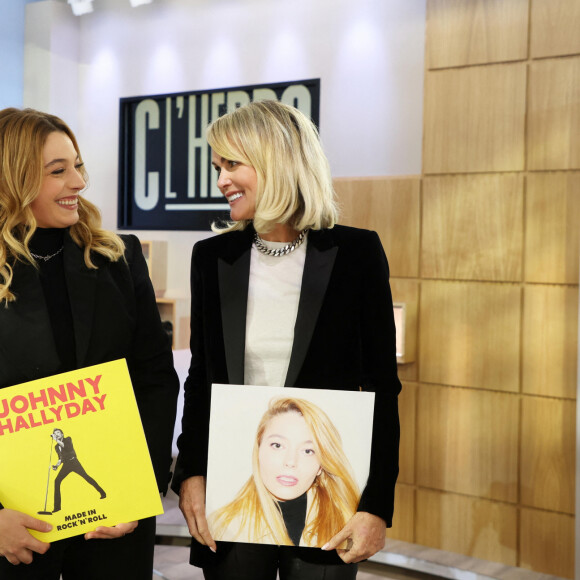 Exclusif - Santa (Hyphen Hyphen) et Laeticia Hallyday lors de l'enregistrement de l'émission de télévision "C L'Hebdo" sur France 5 Spéciale Johnny Hallyday diffusée le 16 décembre et présentée par A.Casse à Paris, France, le 22 novembre 2023. Laeticia Hallyday était invitée pour parler de l'exposition qui ouvrira ses portes le 22 décembre à Paris Expo Porte de Versailles. La chanteuse Santa a interprété la chanson "Je te promets" en piano voix avec beaucoup d'émotion. © Dominique Jacovides/Bestimage 