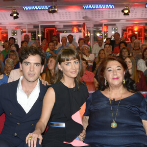 Info - Décès de la mère du chanteur Mika - Mika avec sa mère, ses soeurs et son frère - Enregistrement de l'émission "Vivement Dimanche" à Paris le 9 Septembre 2015 et qui sera diffusée le 13 Septembre 2015. - Invités principal Mika 