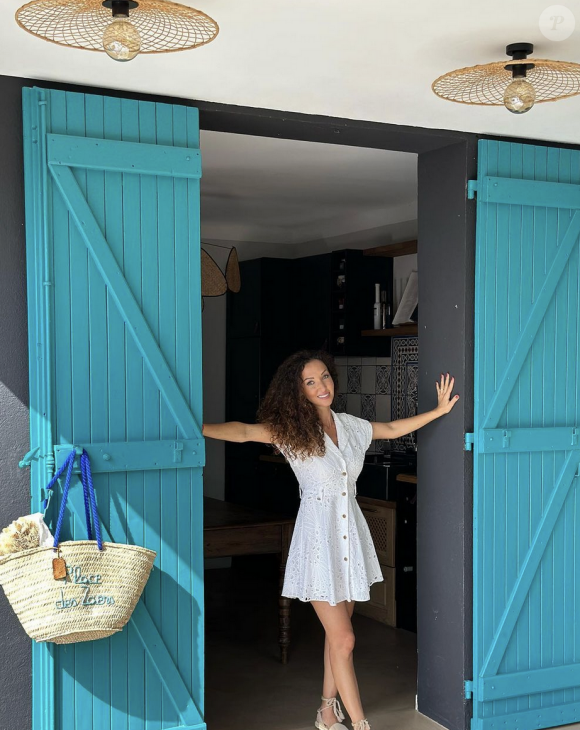 Emmanuelle Rivassoux et son mari Gilles Luka sont installés dans une magnifique maison de pêcheur depuis plus de 10 ans, dans le Var. Instagram