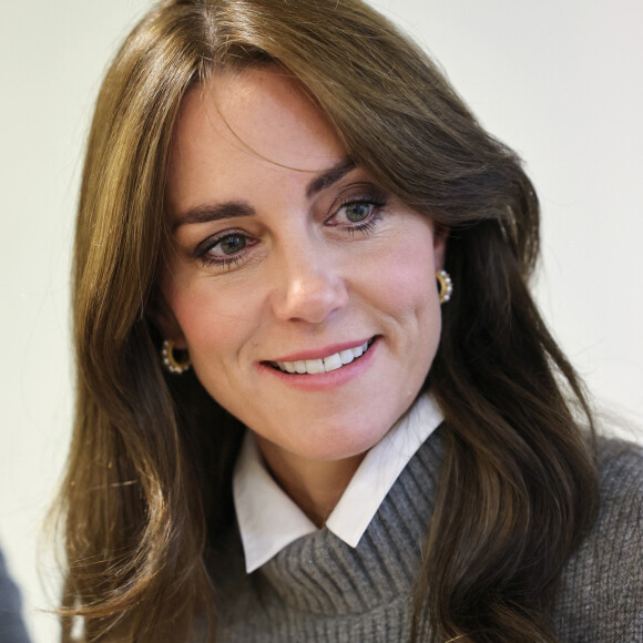 Kate Middleton a multiplié les looks français cette année, notamment grâce à la marque Sézane. 
Catherine (Kate) Middleton, princesse de Galles, lors d'une visite au centre communautaire Vsi Razom dans le centre commercial Lexicon à Bracknell, Royaume Uni. 