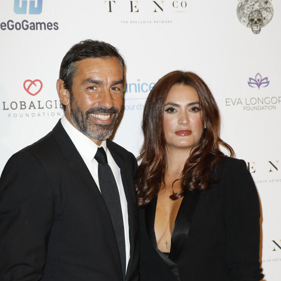 Robert Pires et sa femme Jessica - Photocall de la 10ème édition du "Global Gift Gala 2021" à l'hôtel Four Seasons Hotel George V à Paris le 30 octobre 2021. © Marc Ausset Lacroix/Bestimage