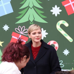 La princesse Charlène de Monaco - Remise de cadeaux de Noël aux enfants de la principauté dans la cour d'honneur du palais de Monaco, le 20 décembre 2023. © JC Vinaj / Pool / Bestimage 