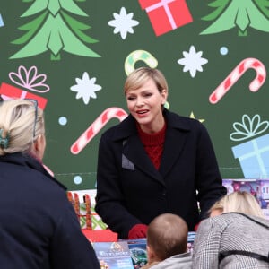 Un moment magique !
La princesse Charlène de Monaco - Remise de cadeaux de Noël aux enfants de la principauté dans la cour d'honneur du palais de Monaco, le 20 décembre 2023. © JC Vinaj / Pool / Bestimage 