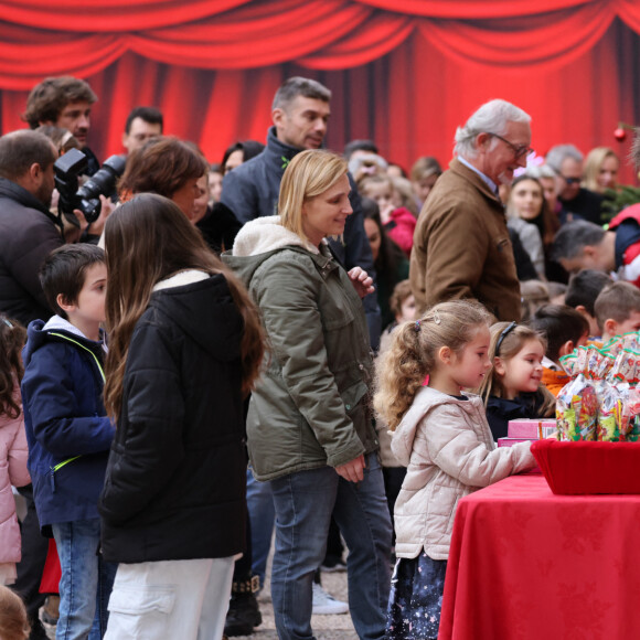 Louis Ducruet - La famille princière de Monaco lors de la remise de cadeaux de Noël au palais princier le 20 décembre 2023. © Claudia Albuquerque / Bestimage 