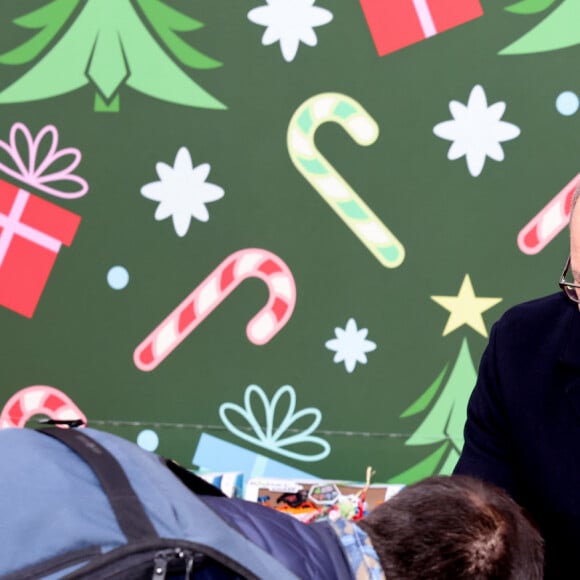 Le prince Albert II de Monaco - La famille princière de Monaco lors de la remise de cadeaux de Noël au palais princier le 20 décembre 2023. © Claudia Albuquerque / Bestimage 