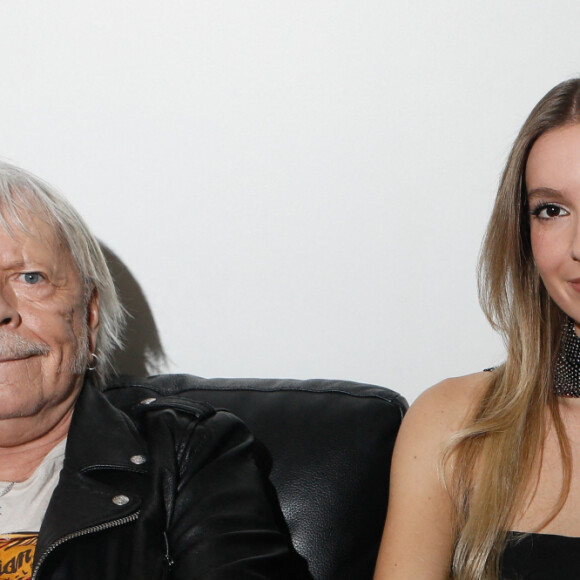 Exclusif - Renaud (Renaud Séchan), la chanteuse Noée - Backstage - Enregistrement de l'émission "La fête de la Chanson française" au Dôme à Paris, présentée par L.Thilleman et A.Manoukian, et diffusée le 22 décembre sur France 3 © C.Clovis-P.Perusseau / Bestimage