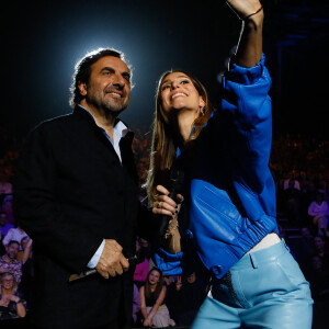 Exclusif - André Manoukian, Laury Thilleman - Backstage - Enregistrement de l'émission "La fête de la Chanson française" au Dôme à Paris, présentée par L.Thilleman et A.Manoukian, et diffusée le 22 décembre sur France 3 © C.Clovis-P.Perusseau / Bestimage