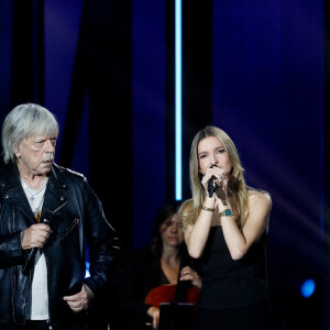 Exclusif - Renaud (Renaud Séchan), la chanteuse Noée - Enregistrement de l'émission "La fête de la Chanson française" au Dôme à Paris, présentée par L.Thilleman et A.Manoukian, et diffusée le 22 décembre sur France 3 © Christophe Clovis / Bestimage