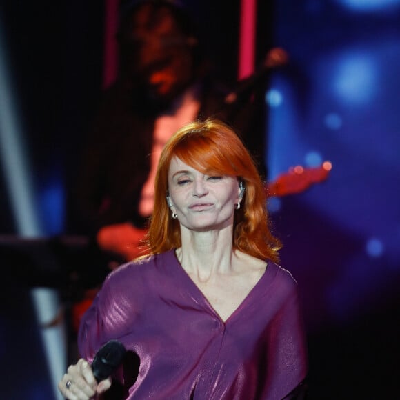 La célèbre chanteuse de 55 ans à la chevelure rousse toujours aussi flamboyante n'aura malheureusement pas fait le show avec son ancien complice
Exclusif - Axelle Red (Fabienne Demal) - Enregistrement de l'émission "La fête de la Chanson française" au Dôme à Paris, présentée par L.Thilleman et A.Manoukian, et diffusée le 22 décembre sur France 3 © Christophe Clovis / Bestimage