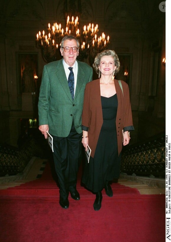 Marie-Christine Barrault et Roger Vadim à la soirée de réouverture de la Comédie française à Paris.