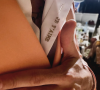 Le 17 décembre dernier, l'artiste découvert dans La Nouvelle star publiait une photo de sa main avec une chemise sur laquelle on pouvait lire brodés les mots "Je t'aime".

Ycare a publié une photo sur Instagram. 