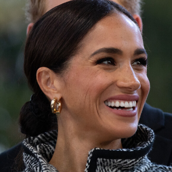 Serait-elle de retour dans sa vie d'actrice ?
Le prince Harry, duc de Sussex et Meghan Markle, duchesse de Sussex, remettent un prix honorifique à Kevin Costner lors de son gala de charité One805 Live, organisé sur son terrain de polo à Summerland près de Santa Barbara, le 22 septembre 2023.