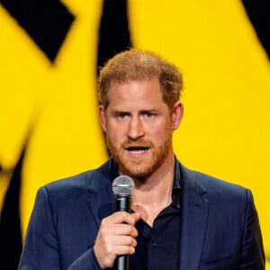 Le prince Harry Duc de Sussex lors de la cérémonie de clôture des Invictus Games 2023 à Dusseldorf le 16 septembre 2023