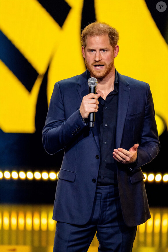 Le prince Harry Duc de Sussex lors de la cérémonie de clôture des Invictus Games 2023 à Dusseldorf le 16 septembre 2023