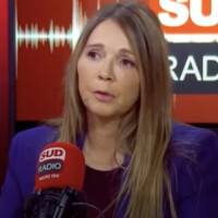 "Il avait apporté des fusils chargés" : Hélène Rollès traumatisée par un fan