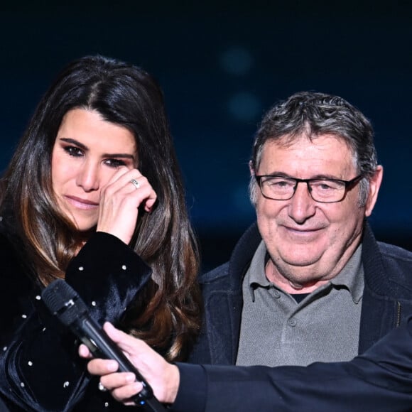 Exclusif - Karine Ferri et ses parents Helena et Claude et Nikos Aliagas - Surprises - Enregistrement de l'émission "La chanson secrète", présentée par N.Aliagas et diffusée le 29 décembre sur TF1 © Guillaume Gaffiot-Cyril Moreau / Bestimage 