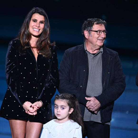 Exclusif - Karine Ferri et ses parents Helena et Claude - Surprises - Enregistrement de l'émission "La chanson secrète", présentée par N.Aliagas et diffusée le 29 décembre sur TF1 © Guillaume Gaffiot-Cyril Moreau / Bestimage 