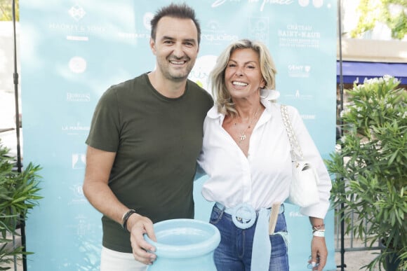 Le second a été condamné à 12 mois d'emprisonnement dont six assortis d'un sursis probatoire pendant deux ans.
Cyril Lignac, Caroline Margeridon lors d'un tournoi de pétanque place des Lices organisé par le magazine Turquoise pour l'association Sourire à la vie à Saint-Tropez le 10 août 2022. © Jack Tribeca / Bestimage 