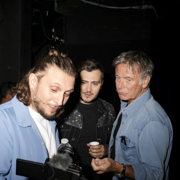 Les youtubeurs McFly et Carlito 
Exclusif - McFly, Jeff Panacloc, Franck Dubosc - Backstage de l'enregistrement de l'émission "Morning Night", présentée par M.Youn, B.Morgaine et V.Desagnat, et diffusée le 3 janvier sur M6 © Jack Tribeca / Bestimage