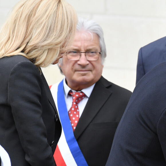 Et qui a fait oublier à son père la plupart de ses problemes.
Jean d'Orléans, comte de Paris, sa femme Philomena de Tornos y Steinhart, Antoinette d'Orléans, Gaston d'Orléans, la première dame Brigitte Macron - Le président Emmanuel Macron accueille Sergio Mattarella, président de la République d'Italie au Château Royal d'Amboise pour la commémoration du 500ème anniversaire de la mort de Leonard de Vinci le 2 mai 2019. © David Nivière / Pool / Bestimage 