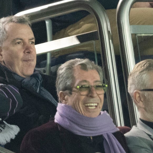 L'ancien maire de Levallois, Patrick Balkany, était lui aussi de la partie

Patrick Balkany - Célébrités dans les tribunes du Trophée des Champions entre le PSG et Toulouse (2-0) au Parc des Princes à Paris le 3 avril 2024. © Cyril Moreau/Bestimage