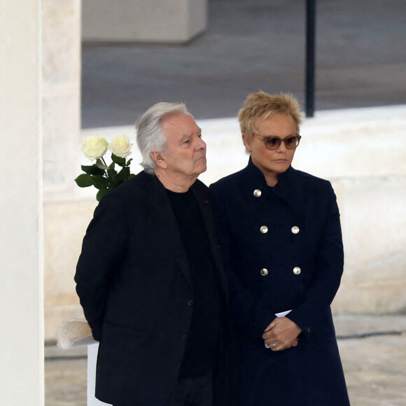 Muriel Robin et Pierre Arditi (qui ont pris la parole à l'occasion de son hommage) - Cérémonie d'hommage national à l'Hôtel national des Invalides en hommage à Michel Bouquet décédé le 13 avril 2022. Paris le 27 avril 2022. Michel Bouquet a été inhumé dans la plus stricte intimité le 15/04/2022 à Étais-la Sauvin dans l'Yonne. © Dominique Jacovides / Bestimage 