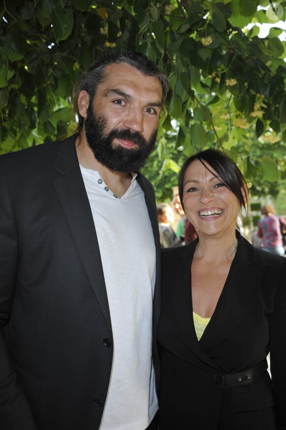 L'ancien rugbyman est en couple depuis plus de 20 ans avec la discrète Annick
Archives - Sébastien Chabal et sa femme, Annick en 2012.