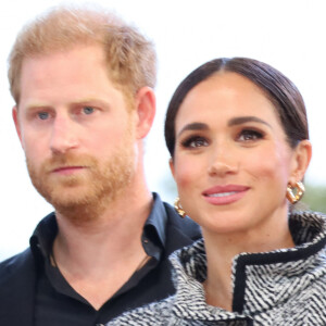 Le prince Harry, duc de Sussex et Meghan Markle, duchesse de Sussex, remettent un prix honorifique à Kevin Costner lors de son gala de charité One805 Live, organisé sur son terrain de polo à Summerland près de Santa Barbara.