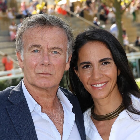 Franck Dubosc et sa femme Danièle - Qatar Prix de L'Arc de Triomphe 2023 à l'hippodrome ParisLongchamp le 1er octobre 2023. © Coadic Guirec/Bestimage