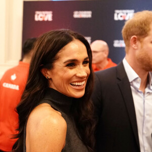 Le prince Harry, duc de Sussex et Meghan Markle, duchesse de Sussex, à la réception de l'IG25 et de l'Équipe du Canada à l'hôtel Hilton lors des Jeux Invictus à Düsseldorf, Allemagne, le vendredi 15 septembre 2023. 