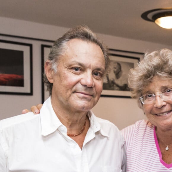 Exclusif - Philippe Caubère, Jacqueline Franjou, Michel Boujenah dans les loges - Représentation de la pièce de théâtre "Le bac 68" lors du Festival de Ramatuelle, le 8 août 2017. © Cyril Bruneau/Festival de Ramatuelle/Bestimage