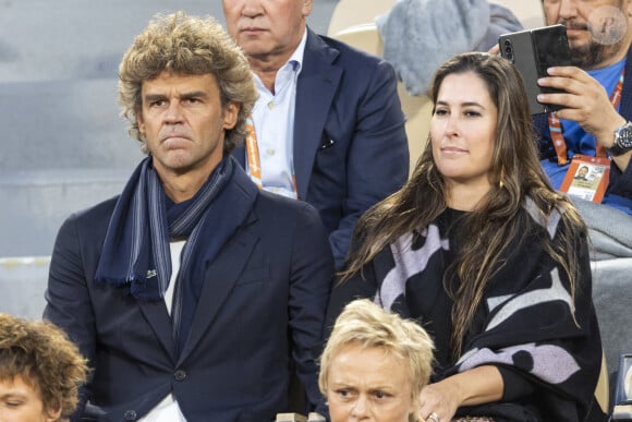Gustavo Kuerten et sa femme Mariana Soncini - Célébrités dans les tribunes des internationaux de France de Roland Garros à Paris le 31 mai 2022. © Cyril Moreau - Dominique Jacovides/Bestimage