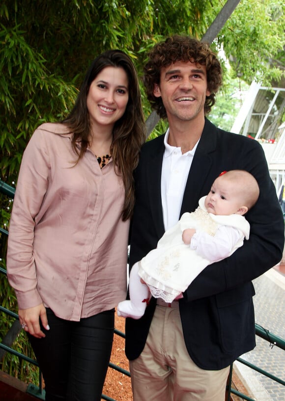Gustavo Kuerten est marié à Mariana Soncini, avec qui il a eu un garçon et une fille.

Archives - Gustavo Kuerten et sa femme, Mariana Soncini