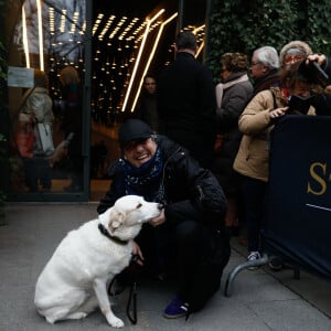 Jean-Luc Reichmann et sa chienne Donna (amputée d'une patte) - Arrivées à l'enregistrement de l'émission "Vivement Dimanche" présentée par M. Drucker et qui sera diffusée le 14/02/2024 sur France 3 au Studio Gabriel à Paris, France, le 09 janvier 2024. © Christophe Clovis / Bestimage