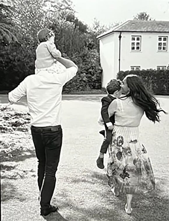 Le 4 juin 2021, Meghan Markle et le prince Harry ont accueilli leur petite Lilibet.
Le prince Harry, duc de Sussex et Meghan Markle, duchesse de Sussex, dévoilent des photos et des vidéos inédites de leurs enfants dans "Harry & Meghan" (Netflix).