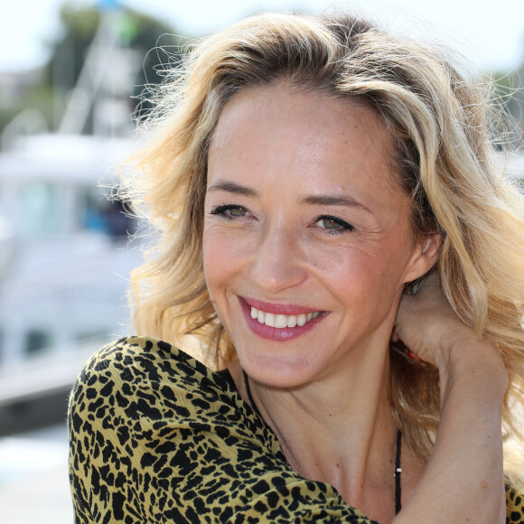 Hélène de Fougerolles vit dans le Luberon.
Hélène De Fougerolles pour la série télévisée "Balthazar" au photocall du troisième jour du festival international du film de La Rochelle © Patrick Bernard/Bestimage