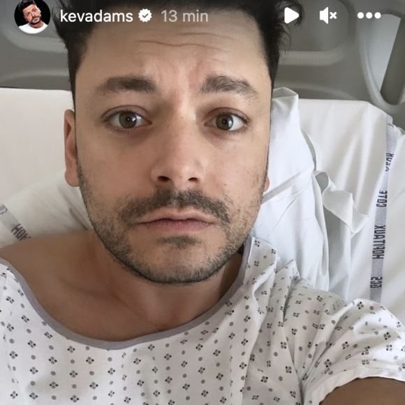 Alors qu'il a été hospitalisé en urgence à Cannes dimanche.
Kev Adams révèle avoir été hospitalisé d'urgence à Cannes. Instagram