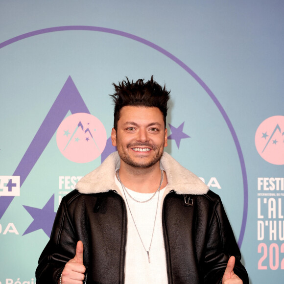 Kev Adams - Arrivées à la cérémonie d'ouverture du 27ème Festival International du Film de Comédie de l'Alpe d'Huez le 15 janvier 2024. © Dominique Jacovides/Bestimage 