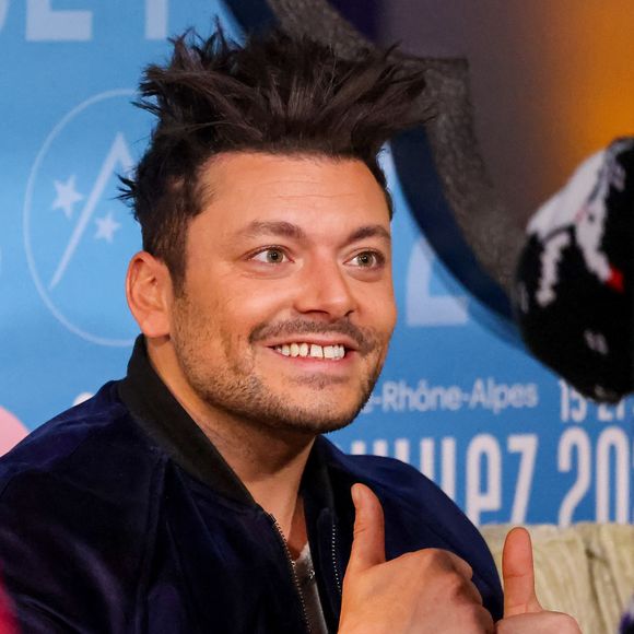 Tout juste remis d'une opération de l'appendicite Kev Adams enchaine les interviews pour le film "Maison de retraite 2" au Festival International de Comédie de l'Alpe d'Huez, France, le 15 janvier 2024. © Dominique Jacovides/Bestimage 