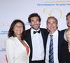 La famille Kretz s'est spécialisée dans l'immobilier de luxe.
Exclusif - La famille Kretz : "L'Agence" sur TMC : Sandrine Kretz, Martin Kretz, Olivier Kretz, Majo (la grand-mère), Valentin et Louis. Rachid Bellak / LMS / Bestimage
