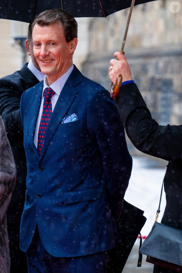 Le prince Joachim est venu en solo
Le prince Joachim - La famille royale de Danemark à son arrivée au parlement danois à Copenhague. Le 15 janvier 2024