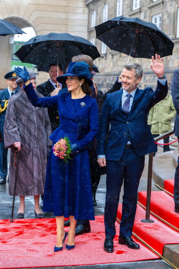 La reine Mary et le roi Frederik X - La famille royale de Danemark à son arrivée au parlement danois à Copenhague. Le 15 janvier 2024